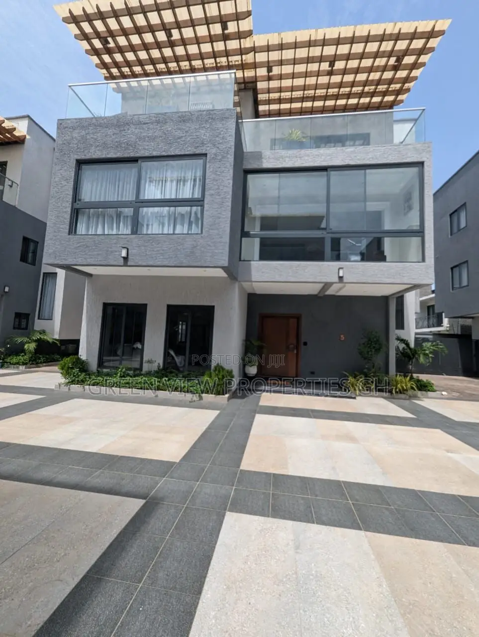 3bdrm Duplex in Airport Residential Area for rent
