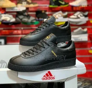Original Adidas Topanga All Black