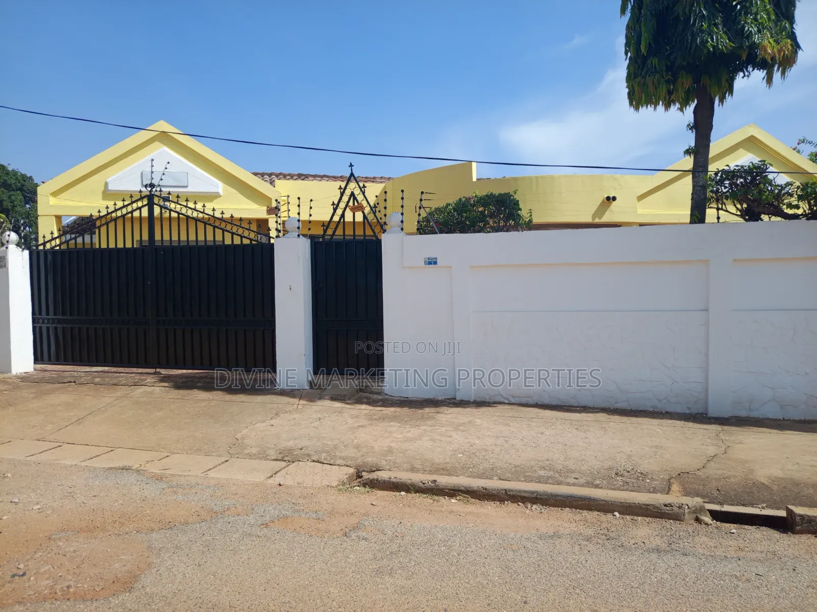4bdrm House in Osofo Dadzie Area, Exhibition for sale