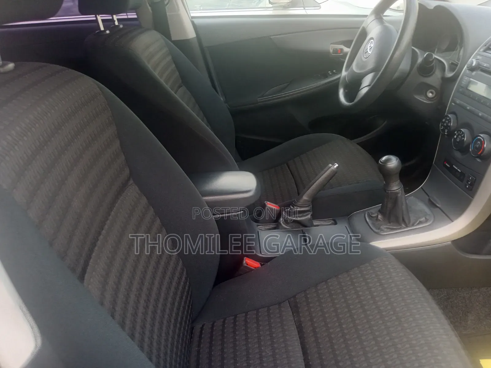 Toyota Corolla Base 4dr Sedan (1.8L 4cyl 5M) 2009 Silver