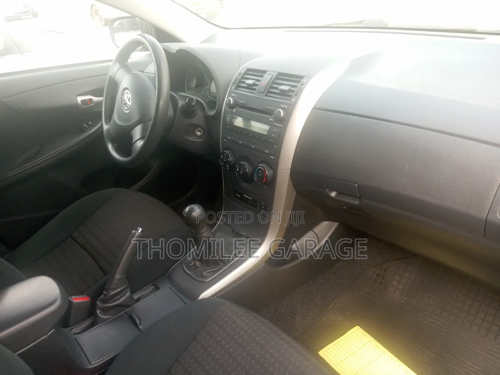 Toyota Corolla Base 4dr Sedan (1.8L 4cyl 5M) 2009 Silver