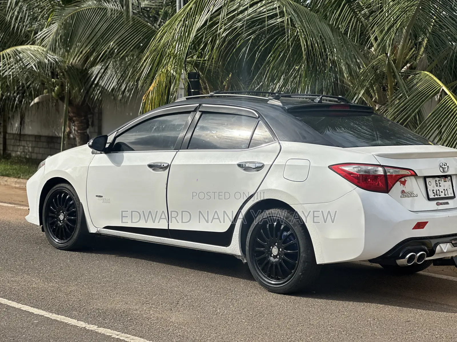 Toyota Corolla LE 4dr Sedan (1.8L 4cyl CVT) 2015 White