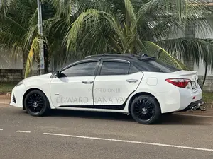 Toyota Corolla LE 4dr Sedan (1.8L 4cyl CVT) 2015 White