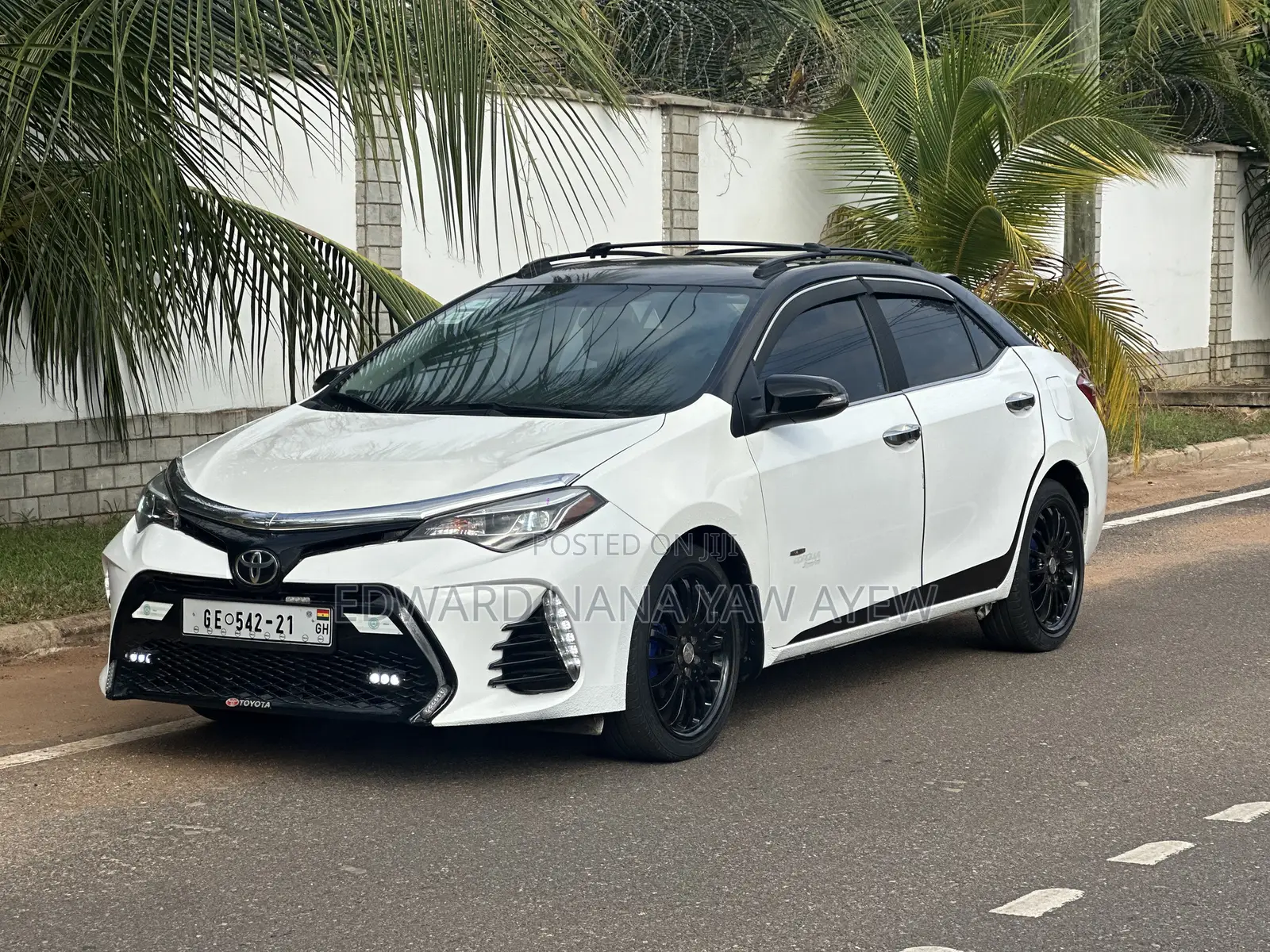 Toyota Corolla LE 4dr Sedan (1.8L 4cyl CVT) 2015 White