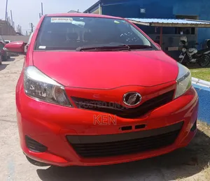 Toyota Vitz 1.3 FWD 5dr 2013 Red