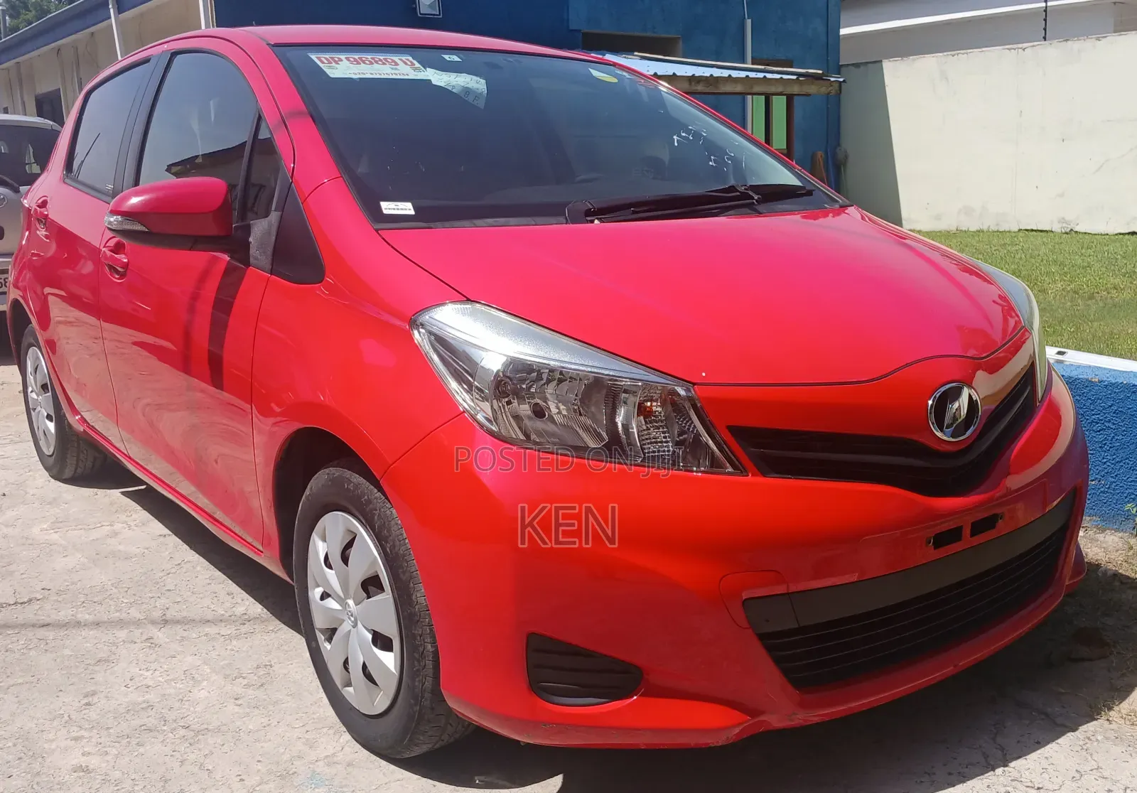 Toyota Vitz 1.3 FWD 5dr 2013 Red