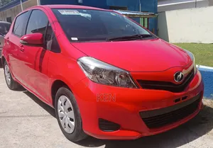 Toyota Vitz 1.3 FWD 5dr 2013 Red