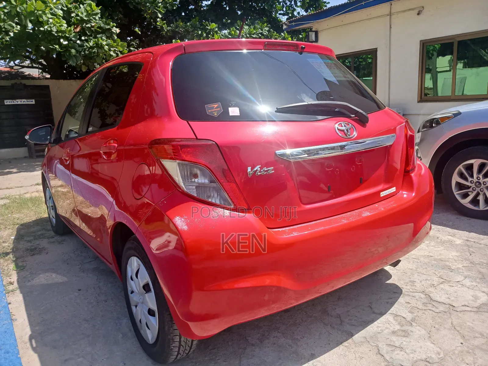 Toyota Vitz 1.3 FWD 5dr 2013 Red