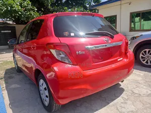 Toyota Vitz 1.3 FWD 5dr 2013 Red