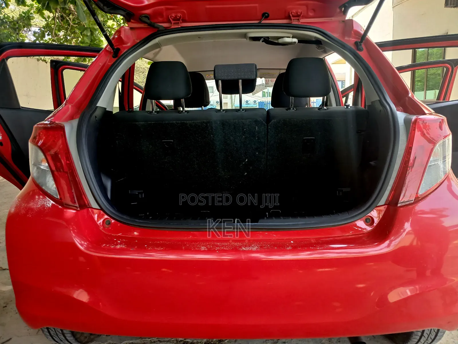 Toyota Vitz 1.3 FWD 5dr 2013 Red