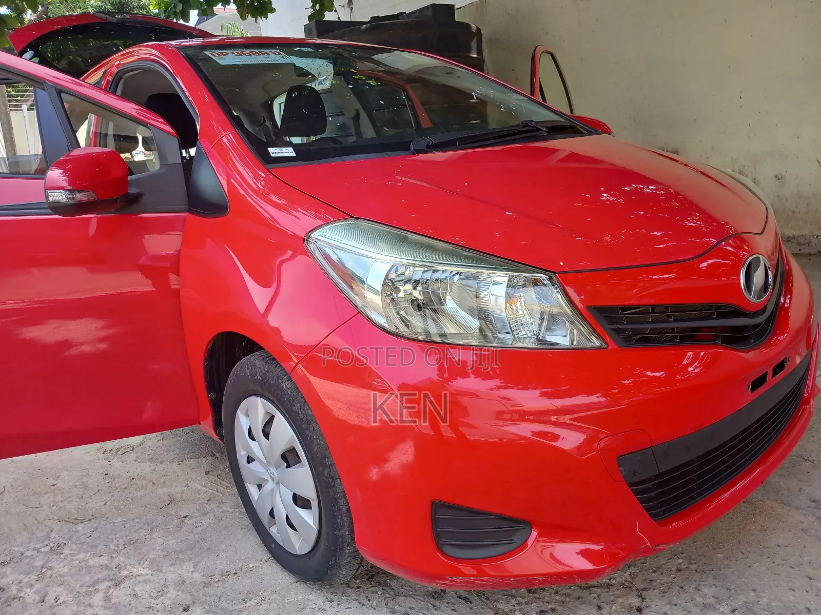 Toyota Vitz 1.3 FWD 5dr 2013 Red