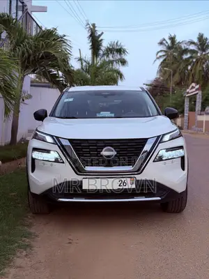 Nissan Rogue SV 2023 White
