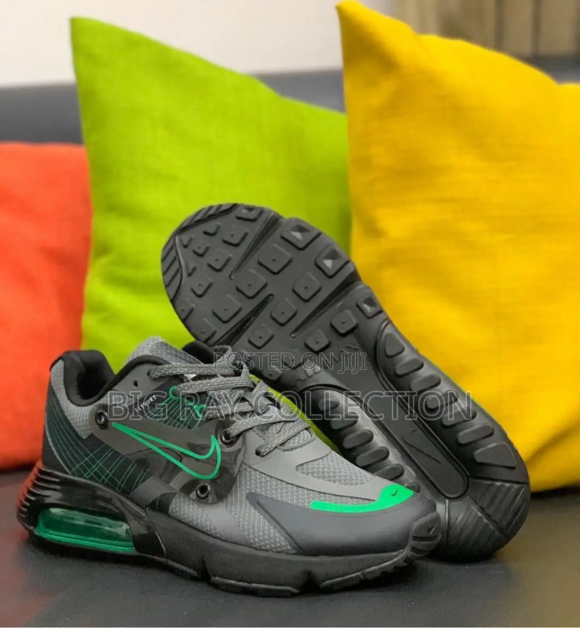 Solid Nike Flywire Sneakers