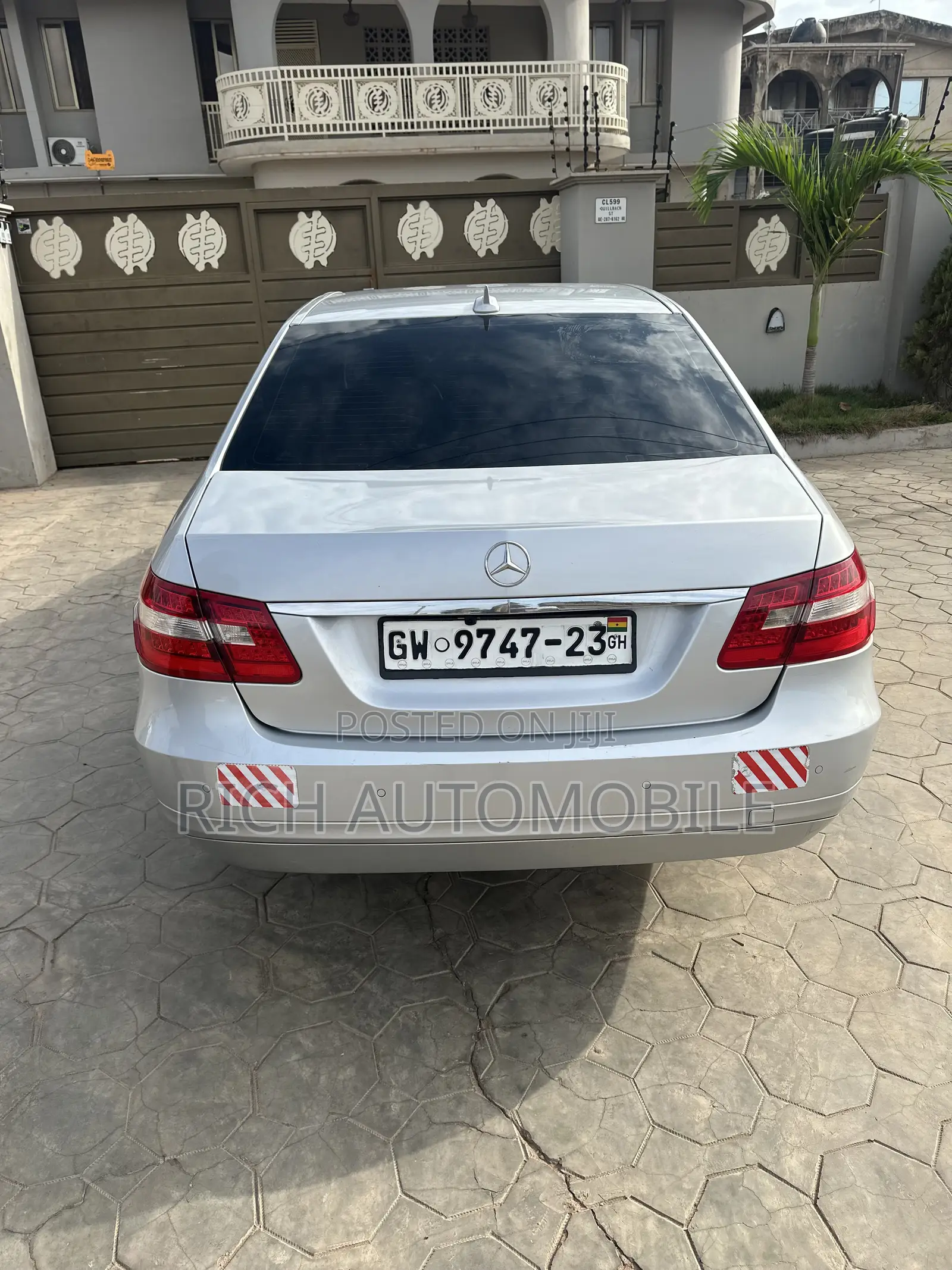 Mercedes-Benz E200 2011 Silver