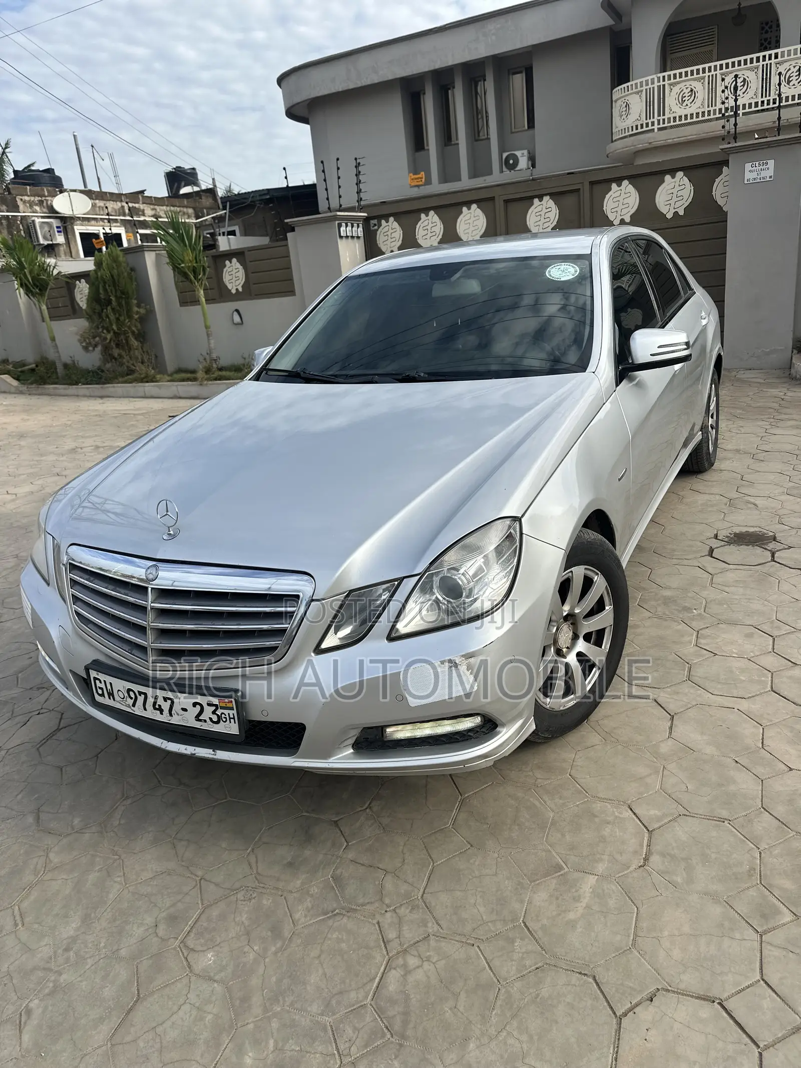 Mercedes-Benz E200 2011 Silver