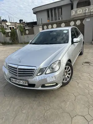 Mercedes-Benz E200 2011 Silver