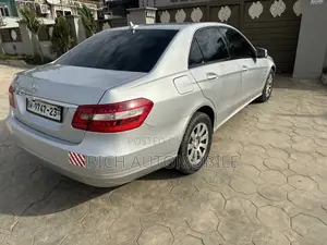 Mercedes-Benz E200 2011 Silver