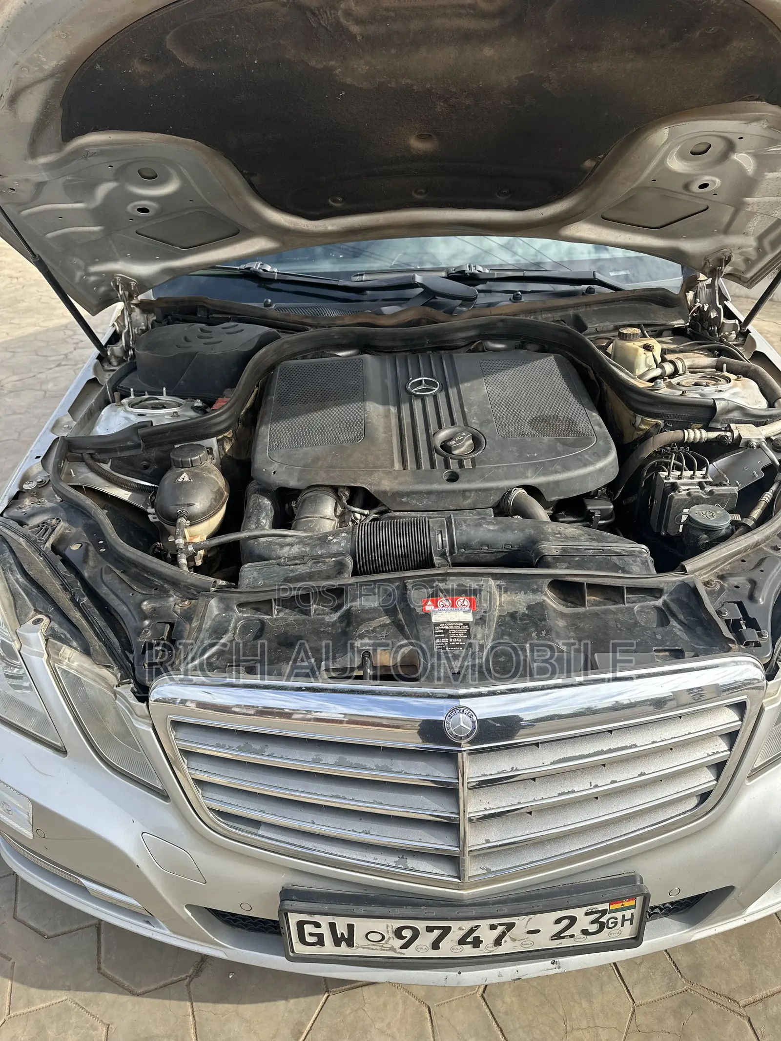Mercedes-Benz E200 2011 Silver