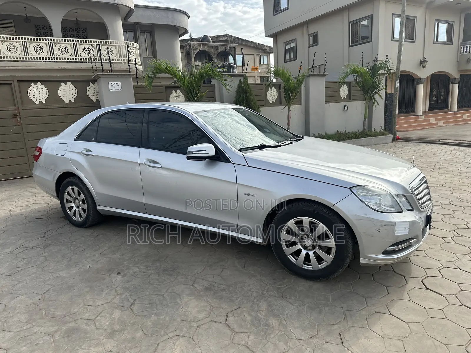 Mercedes-Benz E200 2011 Silver