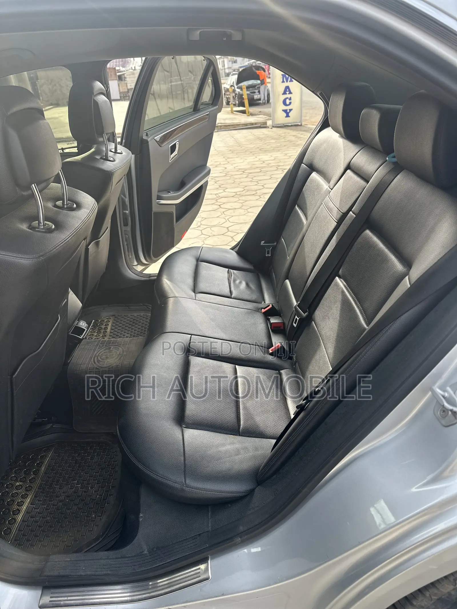 Mercedes-Benz E200 2011 Silver