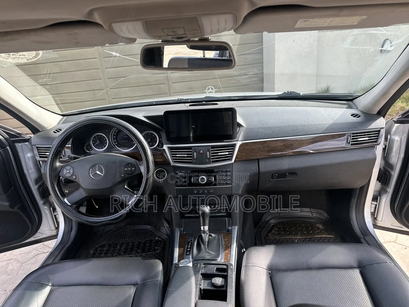 Mercedes-Benz E200 2011 Silver