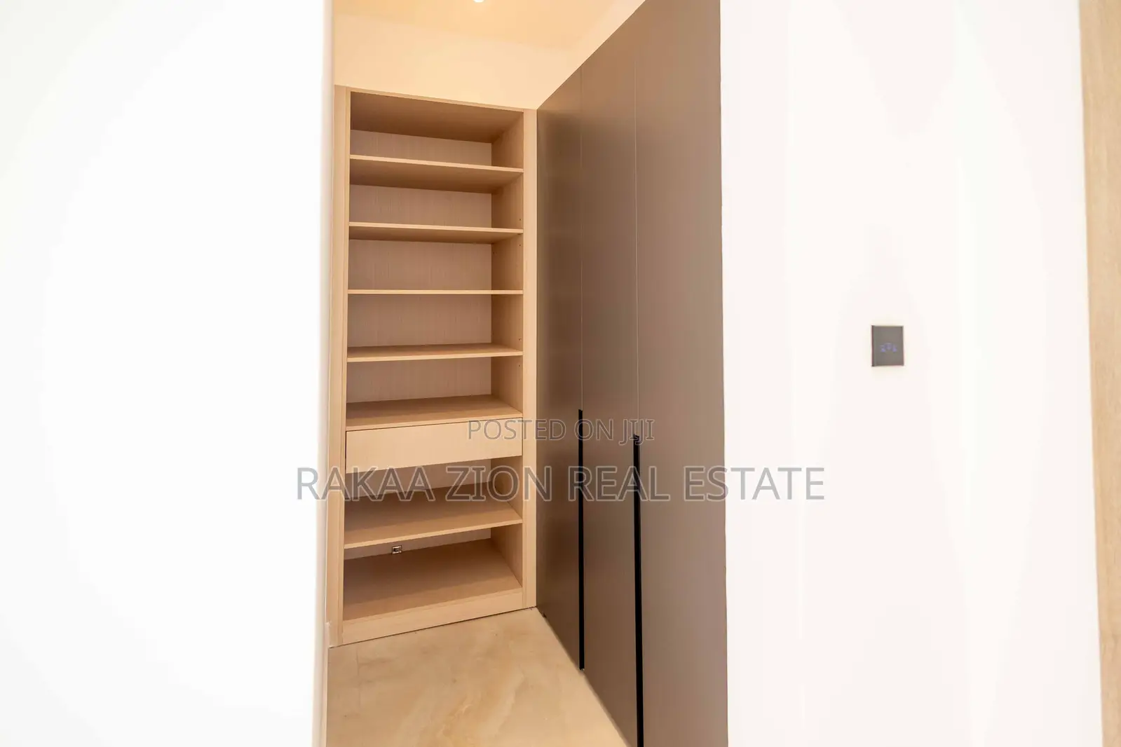 5bdrm Townhouse/Terrace in Rakaa Zion, Ability for sale