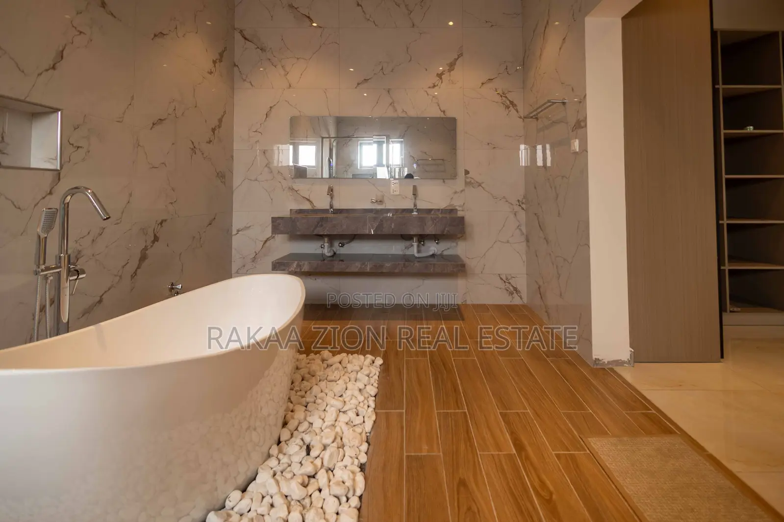 5bdrm Townhouse/Terrace in Rakaa Zion, Ability for sale