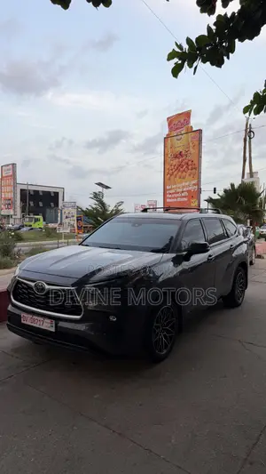Toyota Highlander Limited 2022 Gray