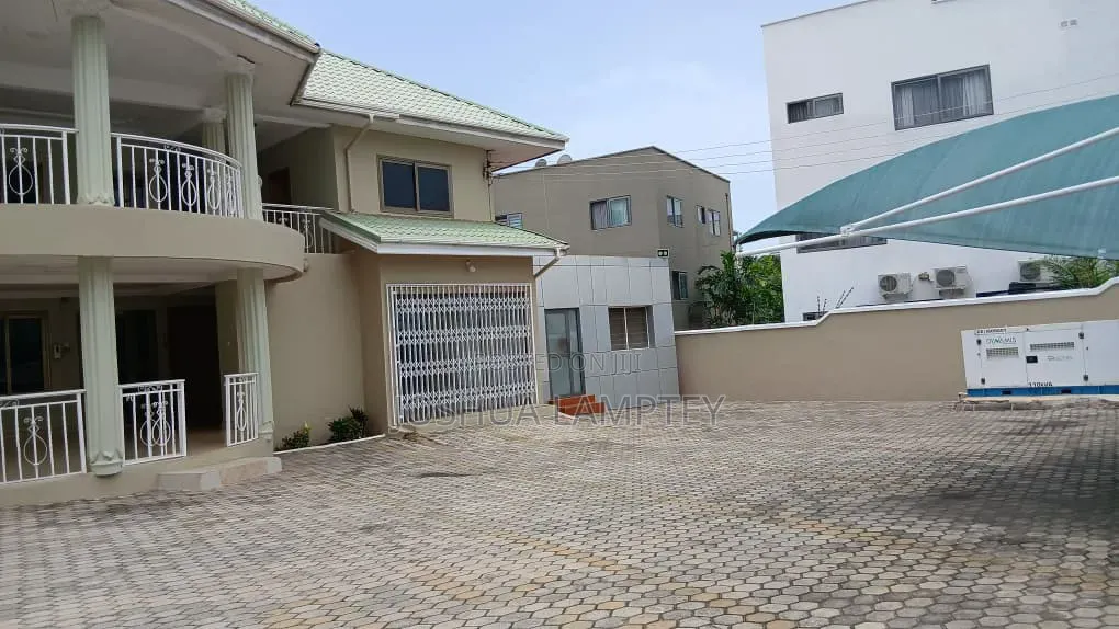 Furnished 5bdrm House in Roman Ridge Estate, Shopping Arcade Area