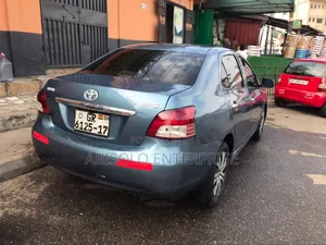 Toyota Yaris Base Sedan 4dr 2010 Blue