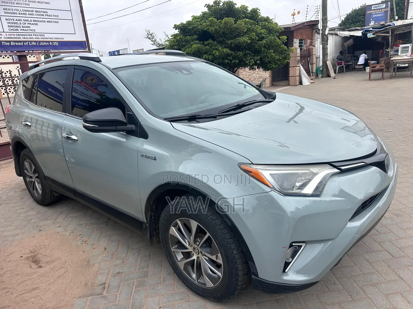 Toyota RAV4 LE 4dr SUV AWD (2.5L 4cyl 6A) 2018 Gray