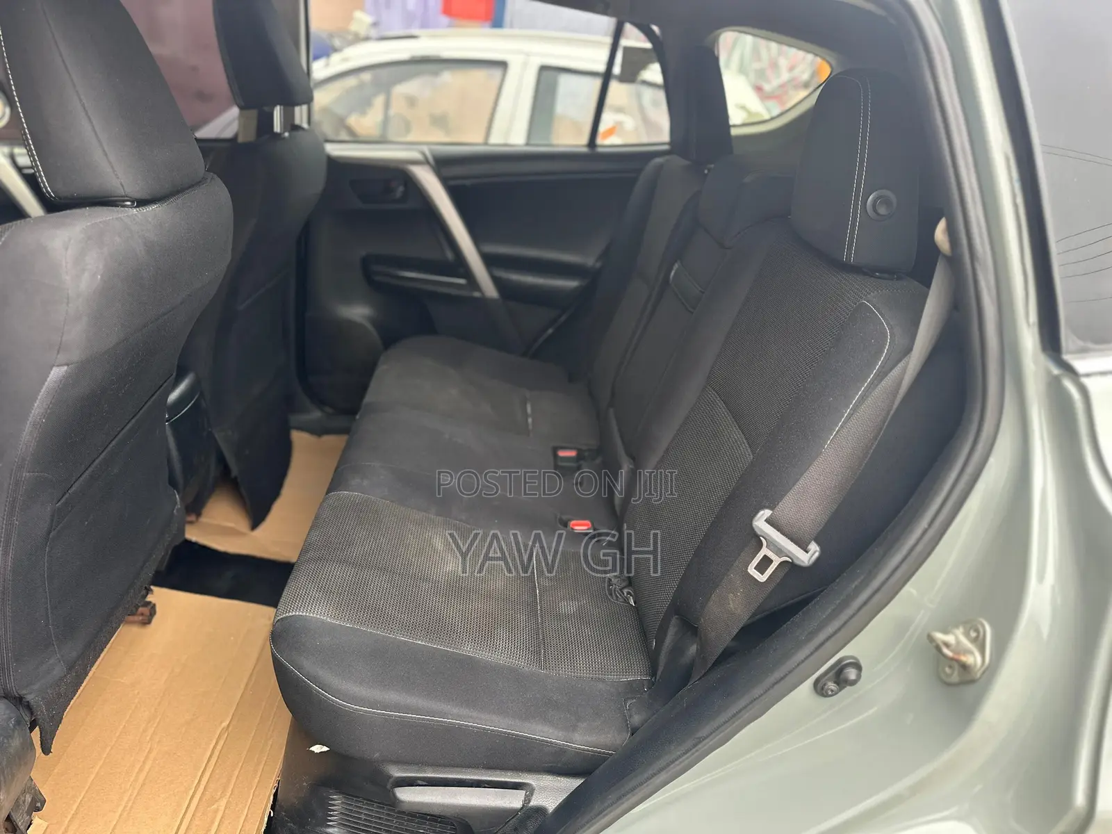 Toyota RAV4 LE 4dr SUV AWD (2.5L 4cyl 6A) 2018 Gray