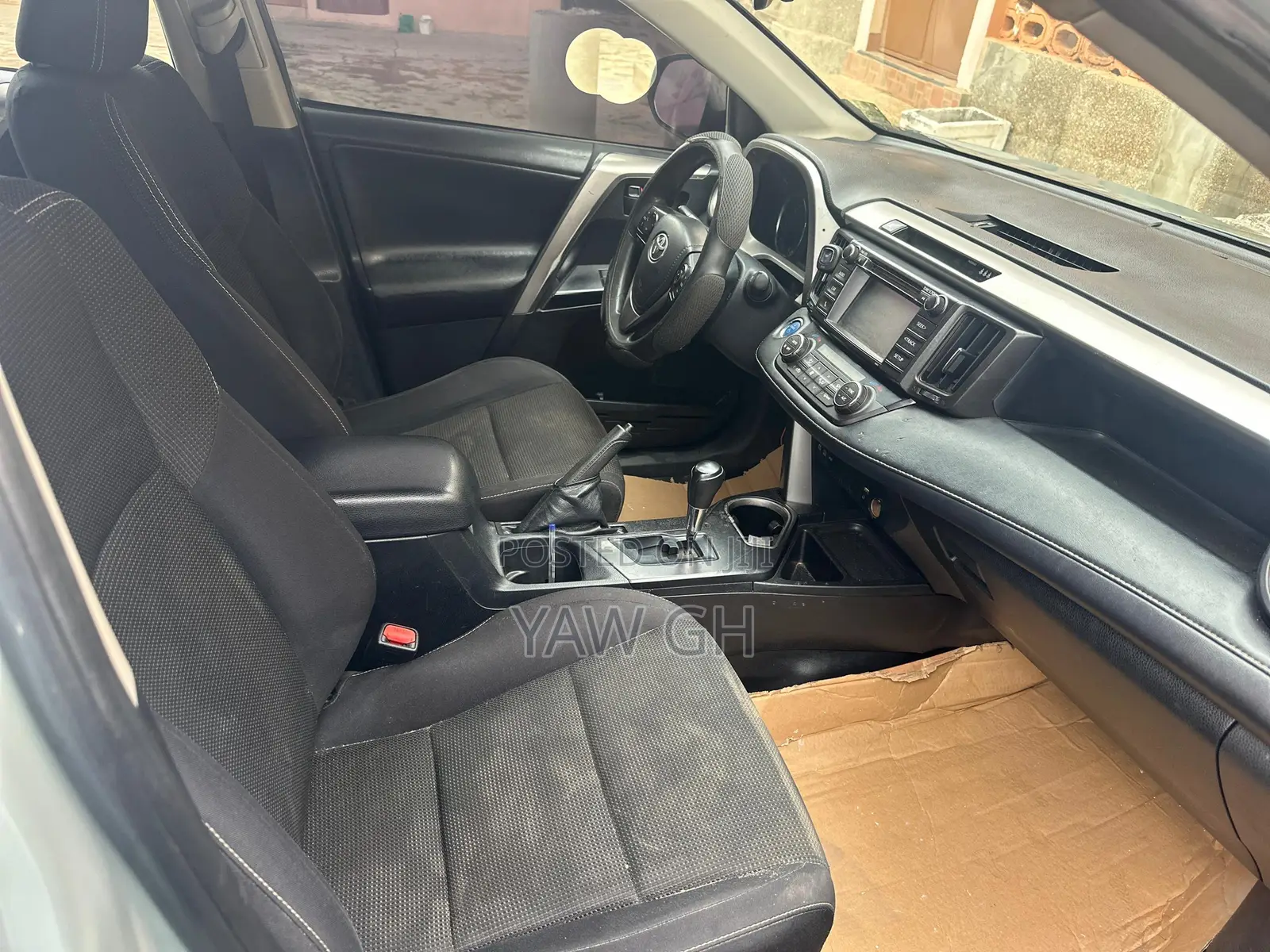 Toyota RAV4 LE 4dr SUV AWD (2.5L 4cyl 6A) 2018 Gray