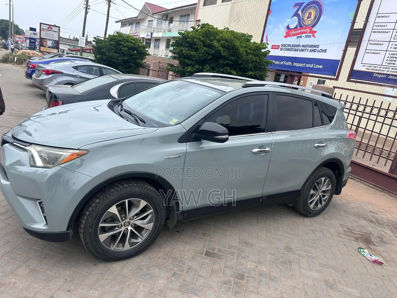 Toyota RAV4 LE 4dr SUV AWD (2.5L 4cyl 6A) 2018 Gray