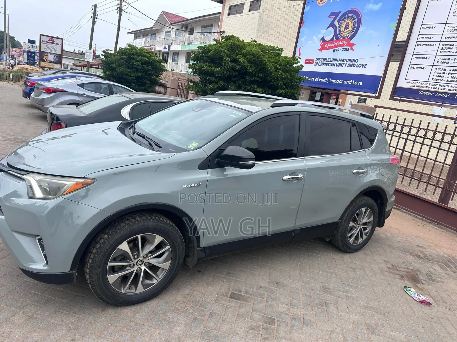 Toyota RAV4 LE 4dr SUV AWD (2.5L 4cyl 6A) 2018 Gray