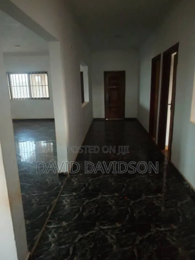4bdrm House in 4 Bedroom House, Tema Metropolitan for sale