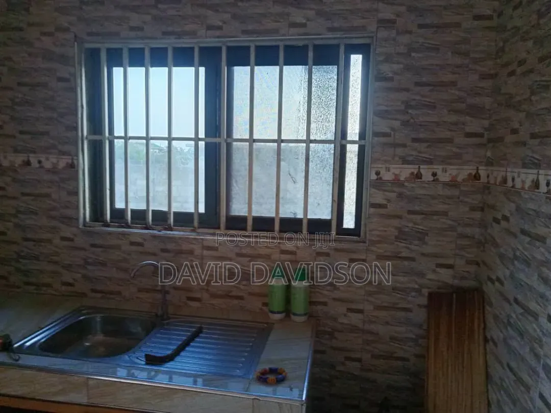 4bdrm House in 4 Bedroom House, Tema Metropolitan for sale