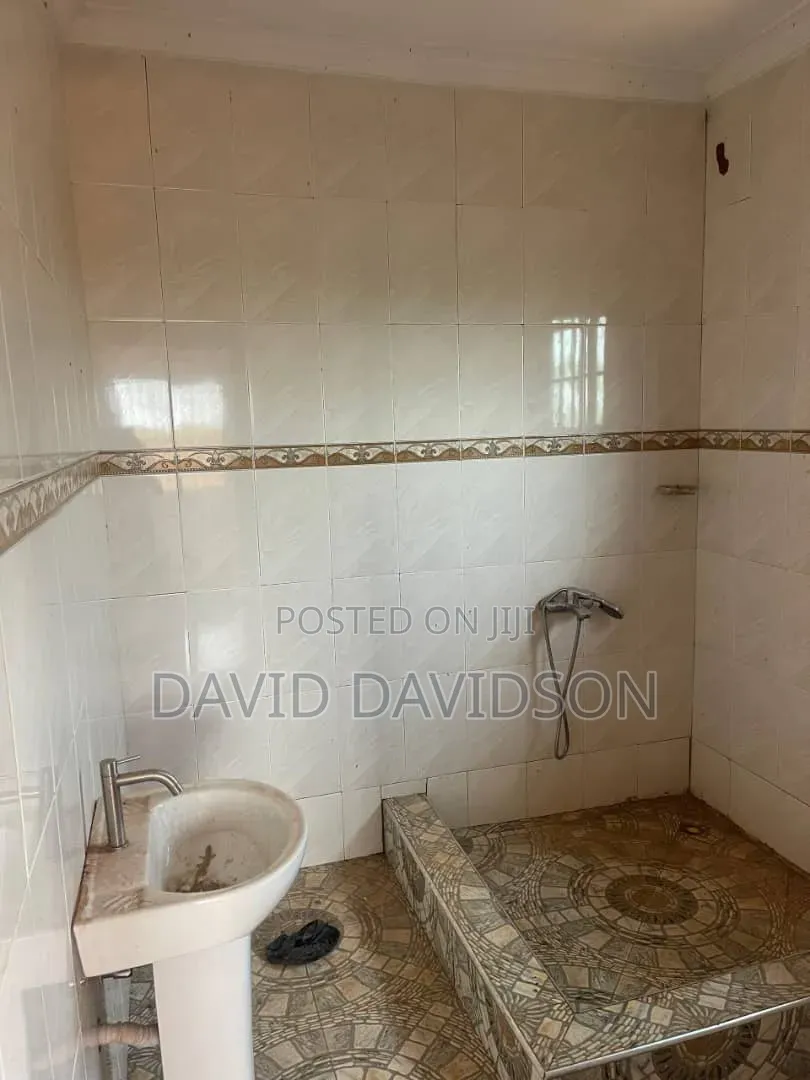 4bdrm House in 4 Bedroom House, Tema Metropolitan for sale