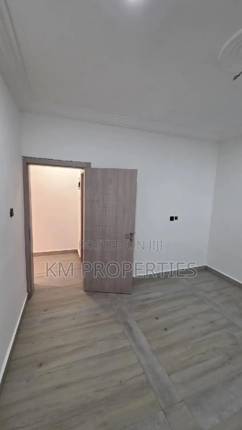 1bdrm Apartment in The Mall for rent