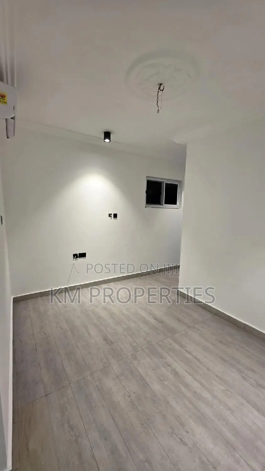 1bdrm Apartment in The Mall for rent