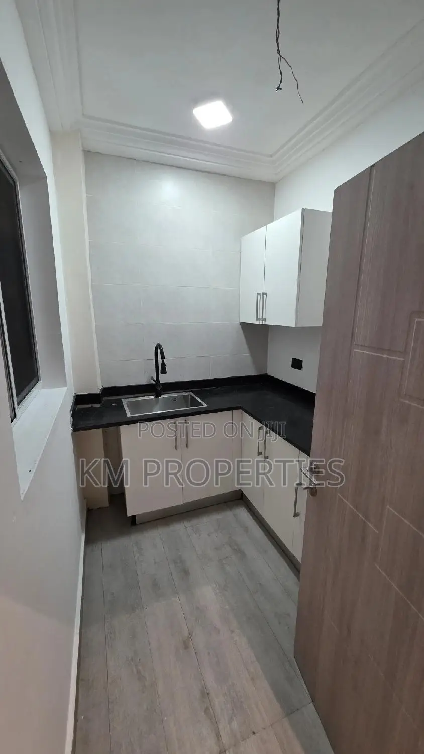 1bdrm Apartment in The Mall for rent