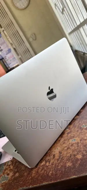 New Laptop Apple MacBook Pro 2020 8GB Apple M1 Pro SSD 256GB