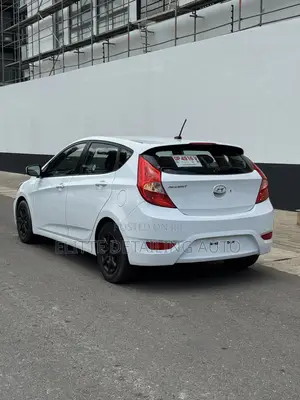 Hyundai Accent SE Hatchback 2017 White