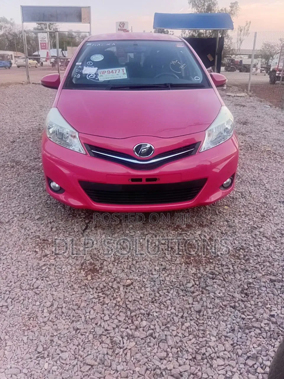 Toyota Vitz 1.0 FWD 5dr 2012 Red