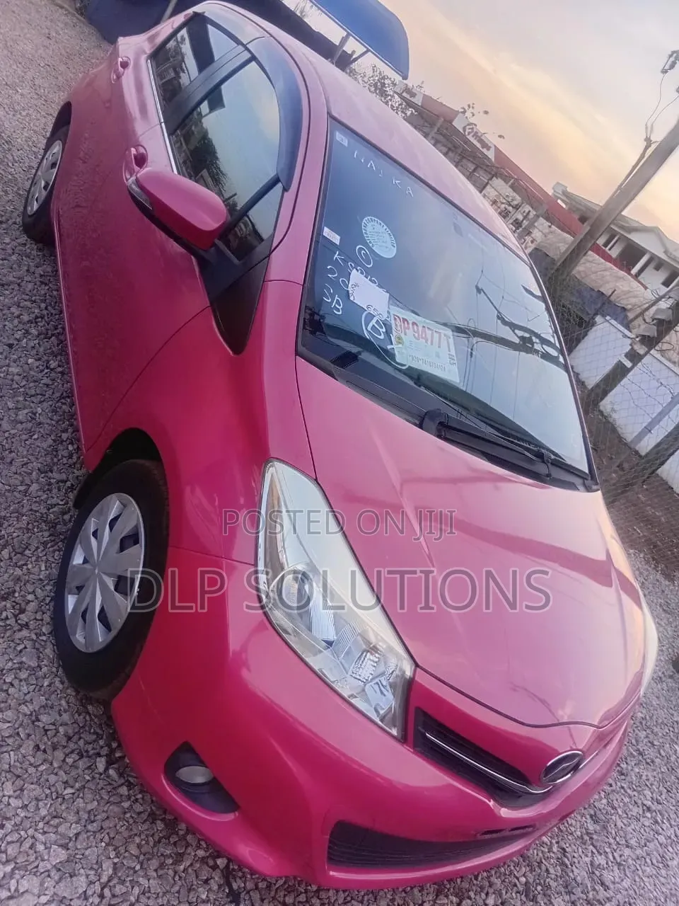 Toyota Vitz 1.0 FWD 5dr 2012 Red