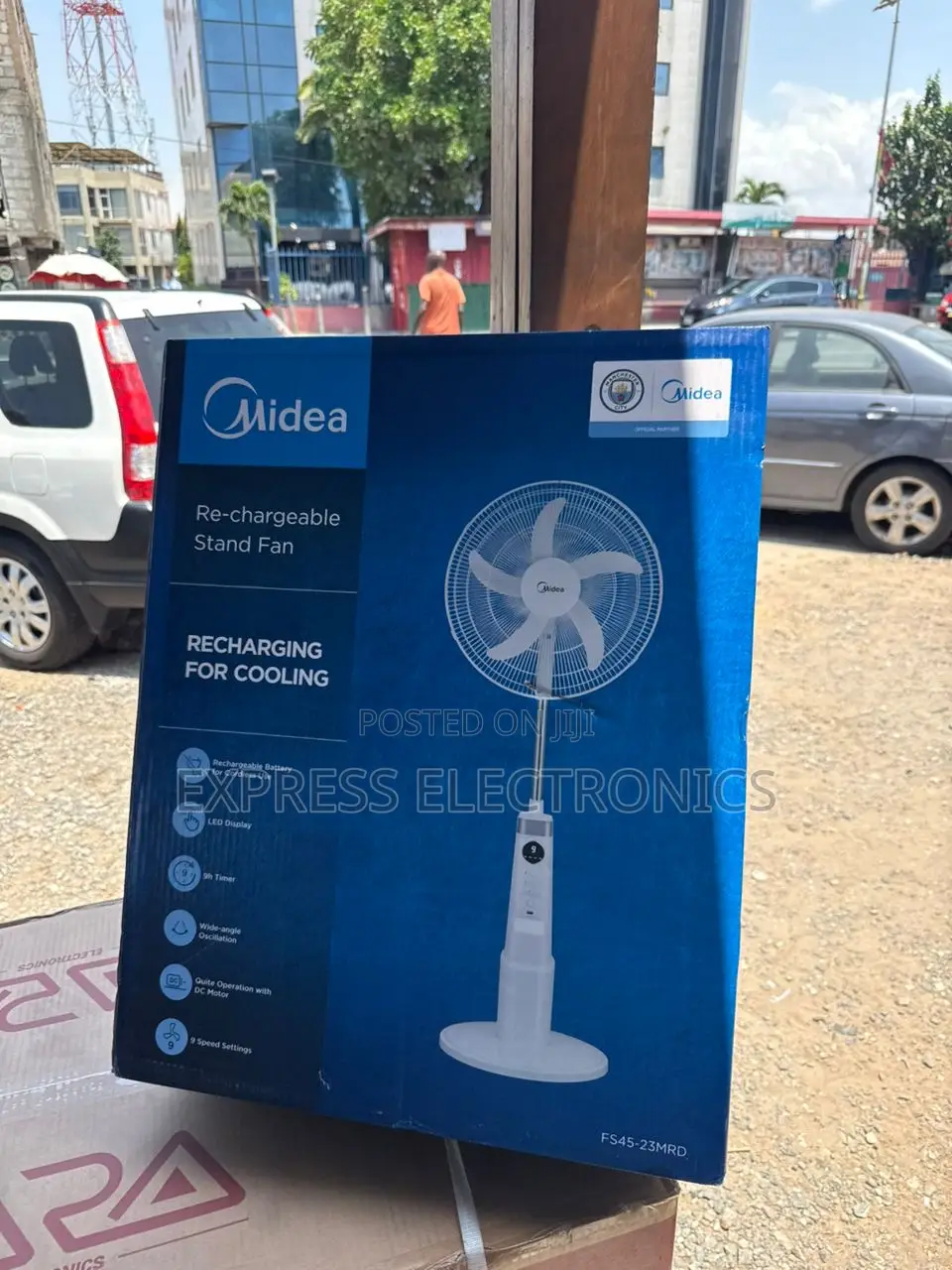 Long Lasting Effects Rechargeable 18”Fan Midea