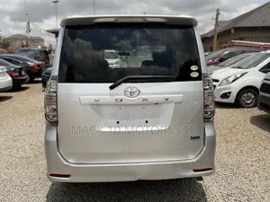 Toyota Voxy 2012 Silver