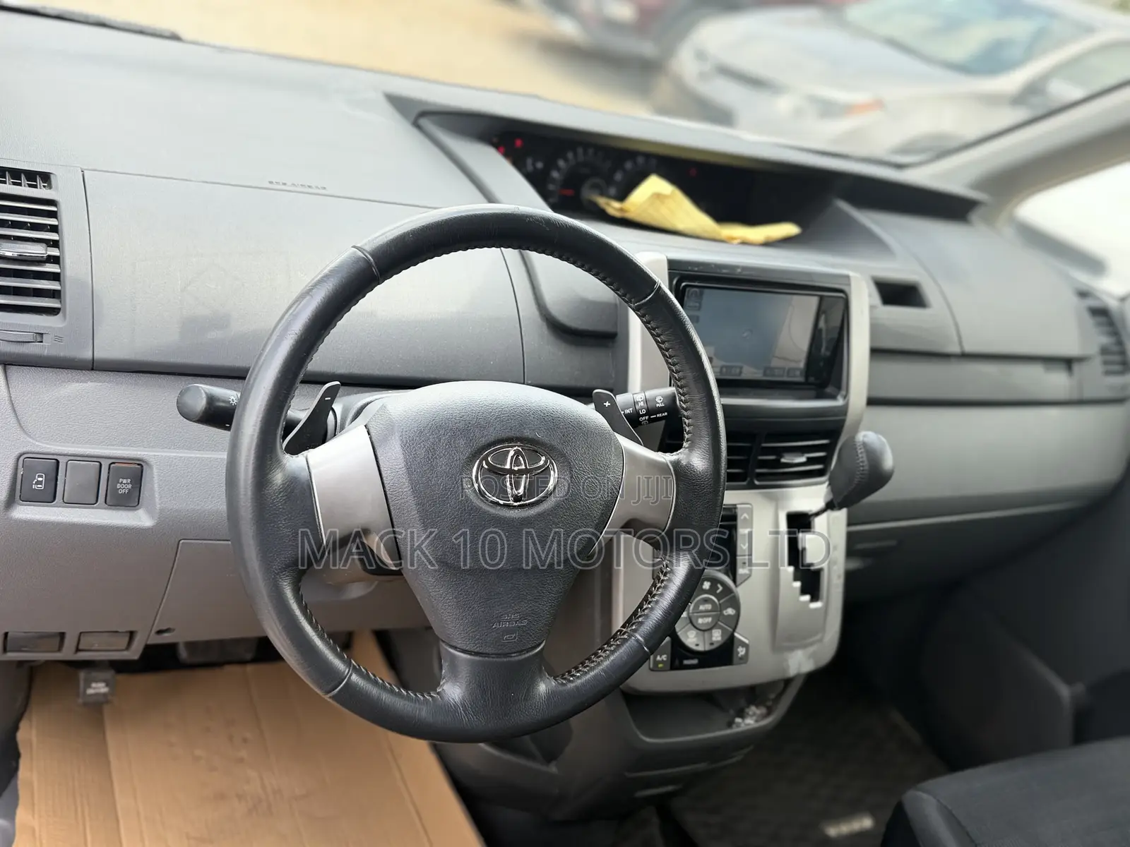 Toyota Voxy 2012 Silver