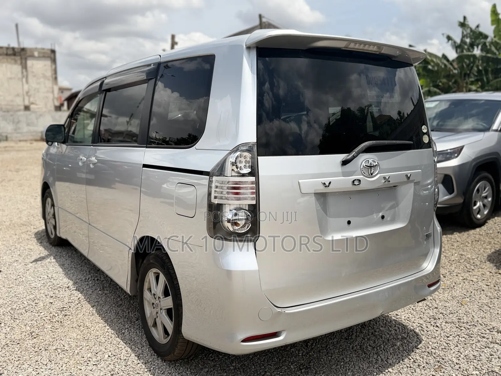 Toyota Voxy 2012 Silver