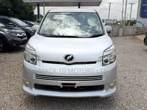 Toyota Voxy 2012 Silver